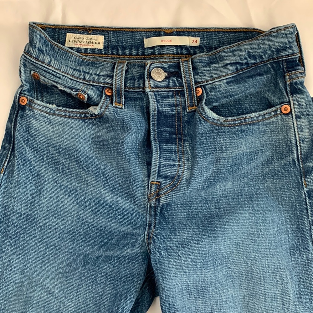 Levi’s Wedgie Ankle jeans Sz24 Button fly Med wash